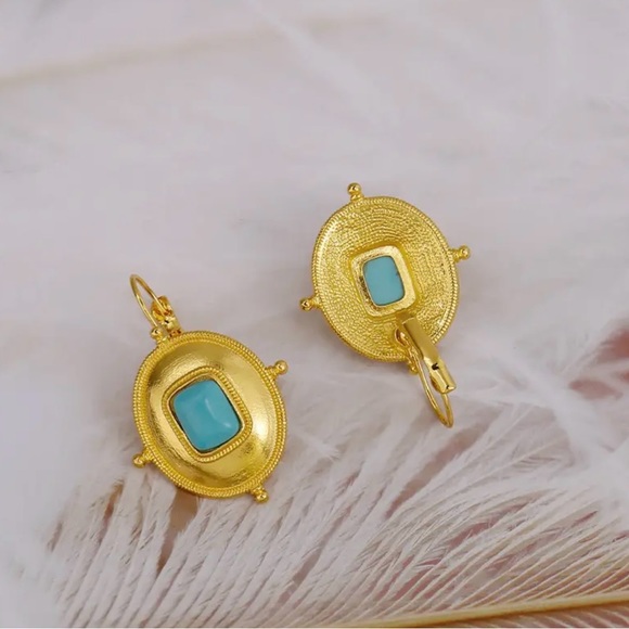 Golden Oval Shape Hoop Earrings - Picture 4 of 4